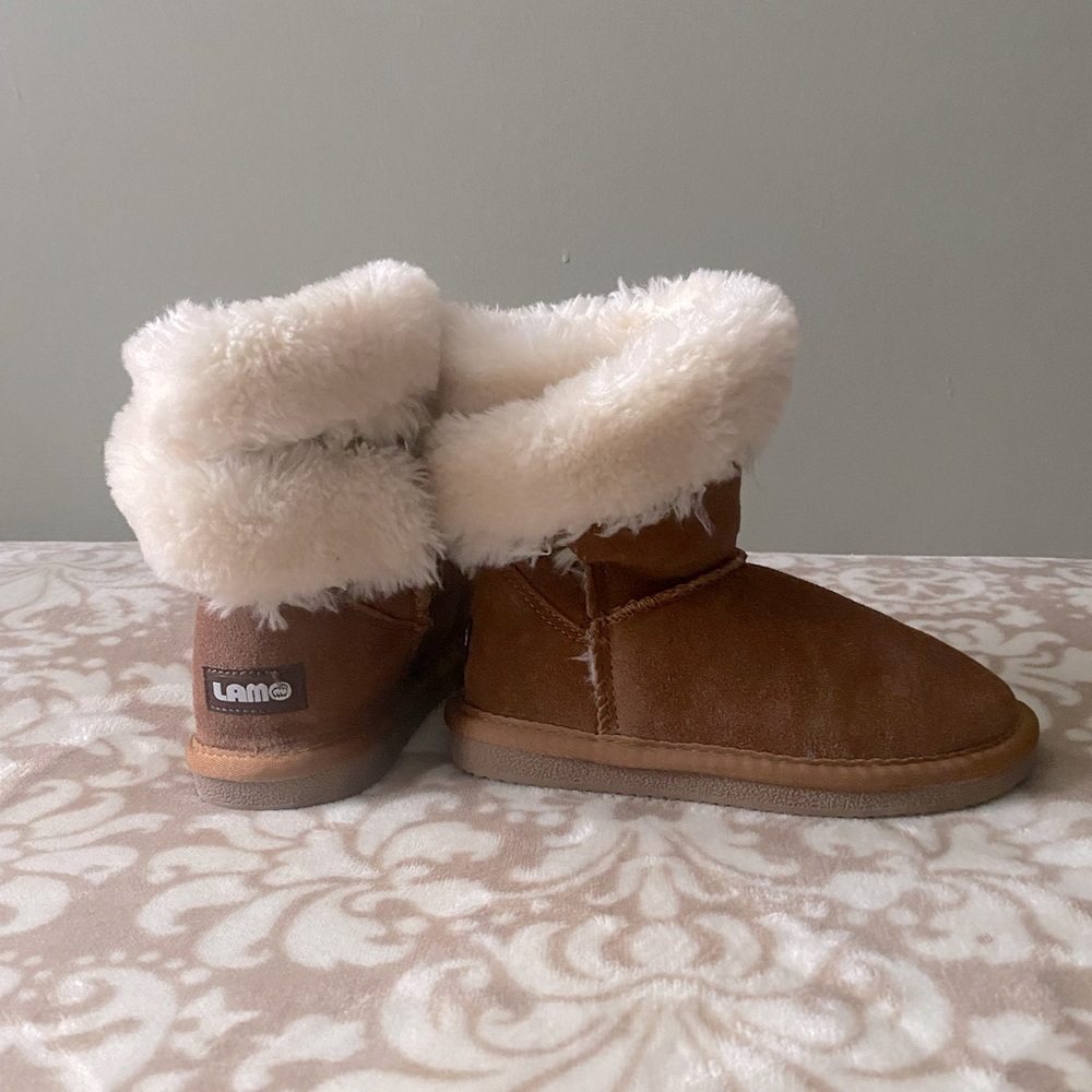 Kids size 13 Lamo Sherpa Boots.